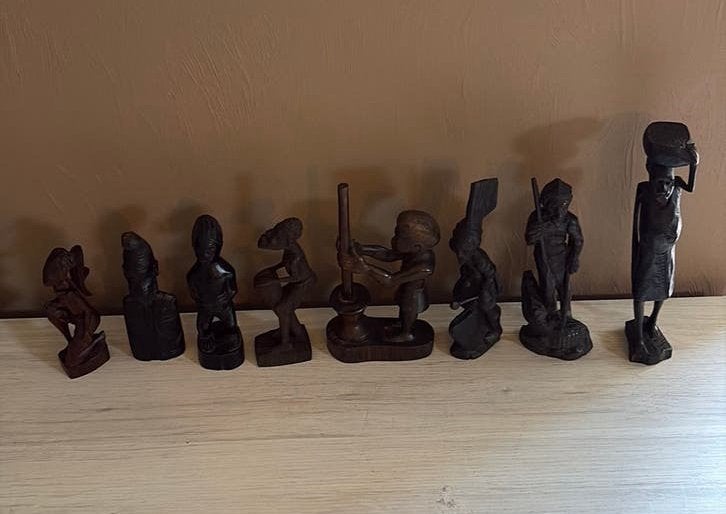 Set de sculpture sur bois africain 8 pièces (ébène 15 - 26, Afrique, Bois, Enlèvement ou Envoi, Brun