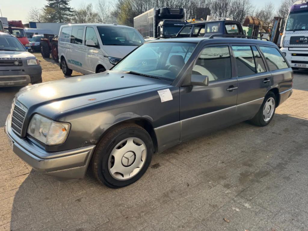 Mercedes-Benz 200-serie *W124-E250TD* (bj 1995), Autos, Oldtimers & Ancêtres, Achat, Entreprise, Boîte manuelle, Noir