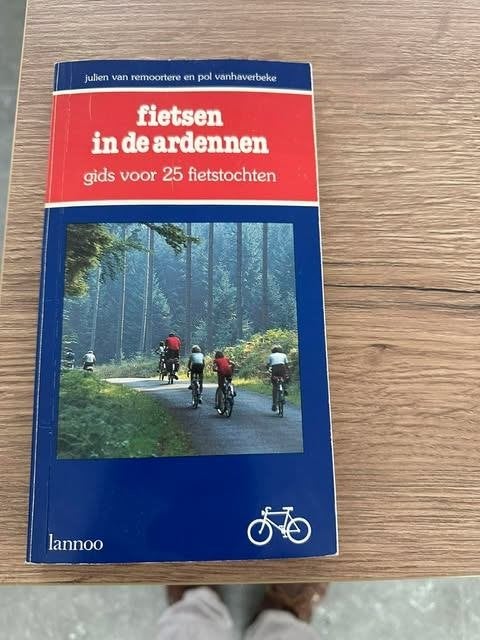 fietsen in de Ardennen Julie van Remoortere Lannoo, Boeken, Overige merken, Europa, Ophalen of Verzenden, Zo goed als nieuw