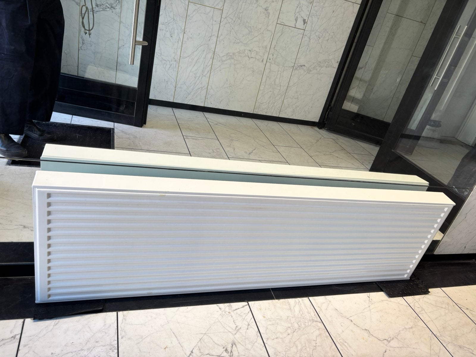 Nouveau modèle design de radiateur BELRAD, 800 watts ou plus, Moins de 60 cm, Comme neuf, Enlèvement