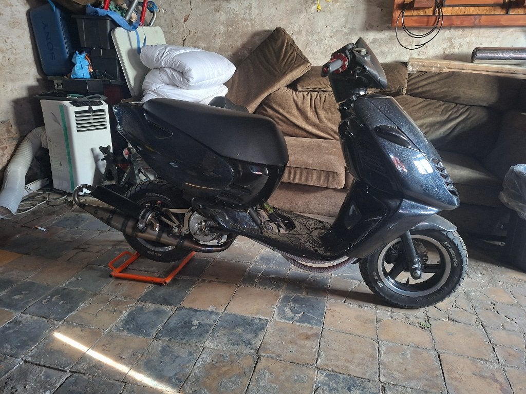 Aprilia sonic, Fietsen en Brommers, Scooters | Aprilia, Gebruikt, Overige modellen, Benzine, Ophalen