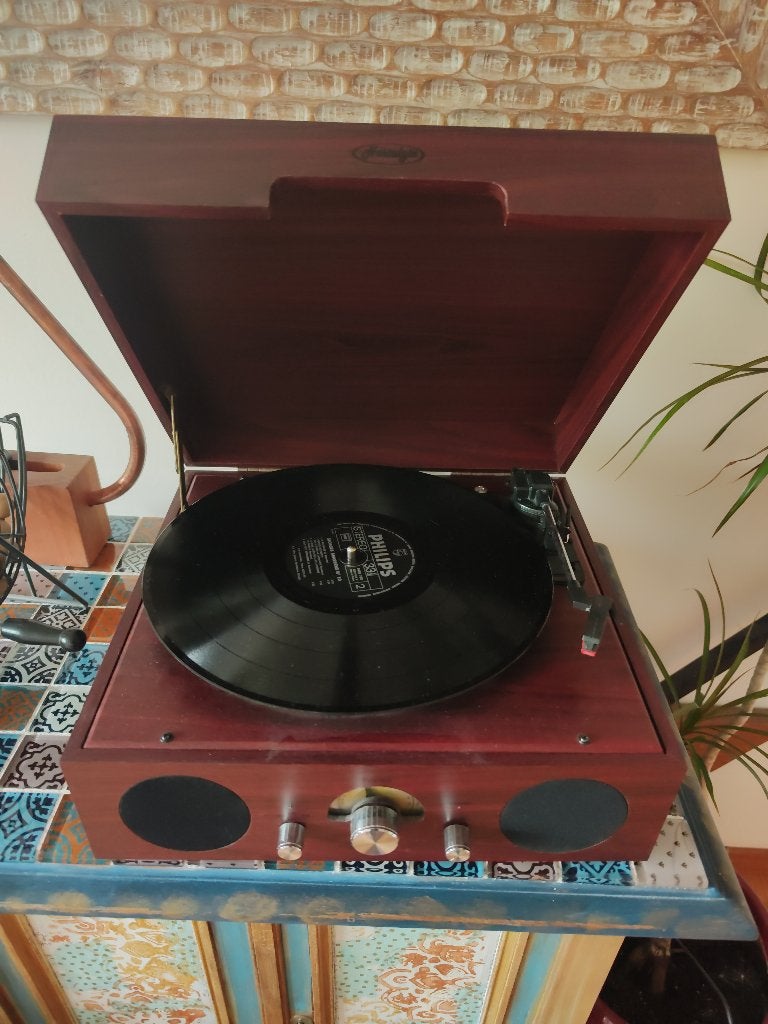 Platine vinyle rétro avec radio FM/AM – 55 €, TV, Hi-fi & Vidéo, Radios, Comme neuf, Radio, Enlèvement