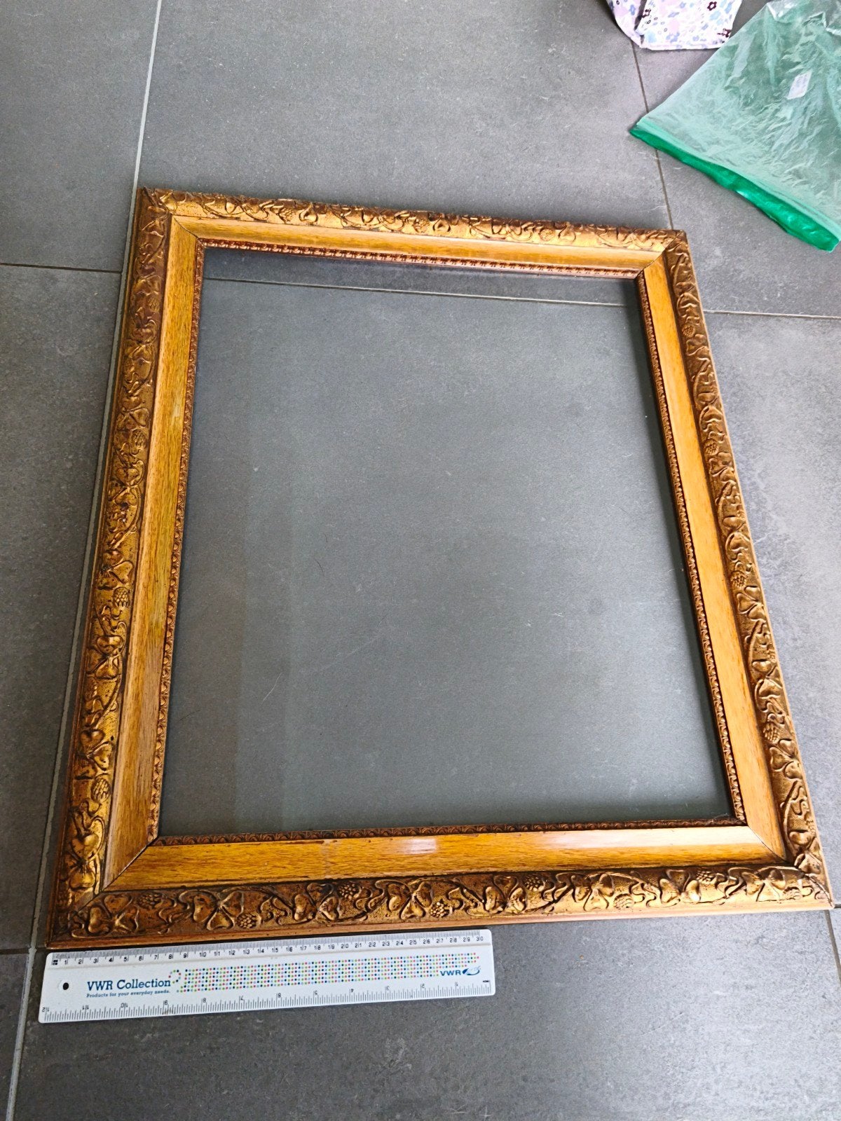 oude antieken houten kader met glas in, gouden tint op hout, Ophalen, Gebruikt, 49 cm, 59 cm