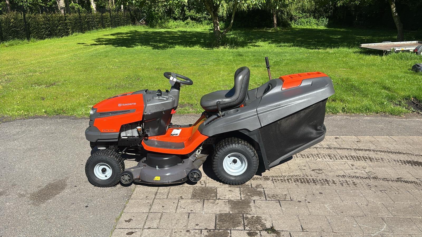 Tondeuse autoportée Husqvarna CTH194, Enlèvement, Comme neuf, Bac de ramassage