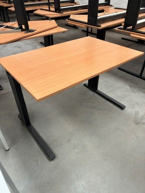 houten bureautafels, Huis en Inrichting, Bureaus, Ophalen, 120 cm, Hout, Zo goed als nieuw