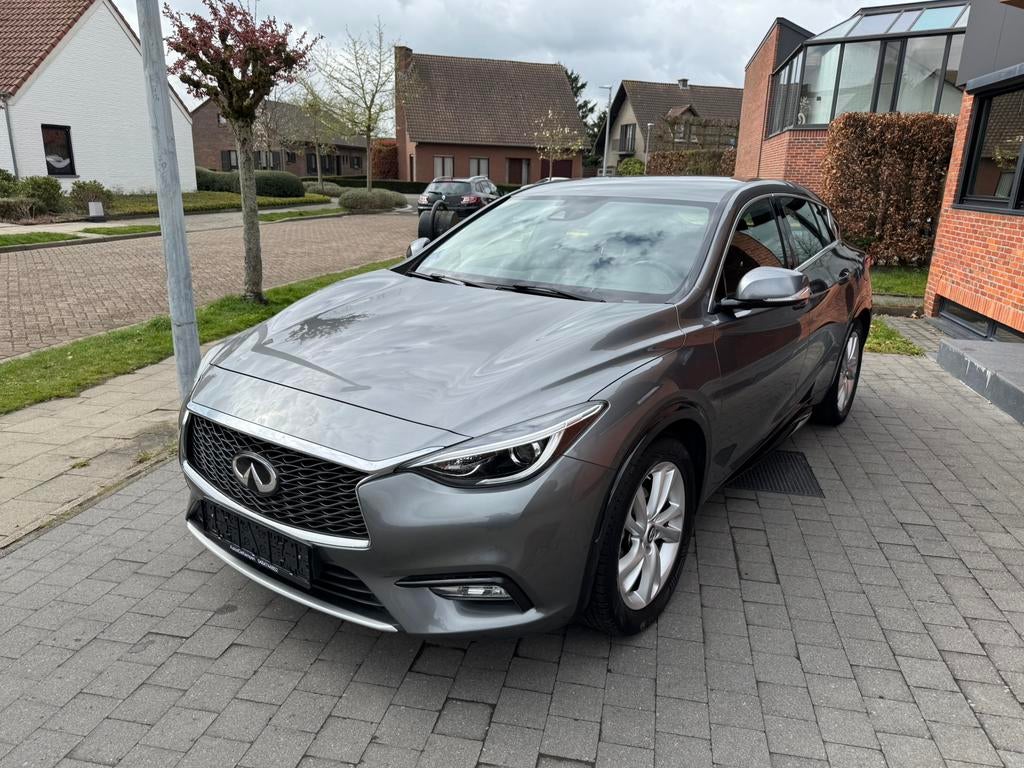 Infiniti  Q-30 1.6 benzine euro 6, Auto's, Testrit aan huis, 4 cilinders, 1595 cc, Bedrijf