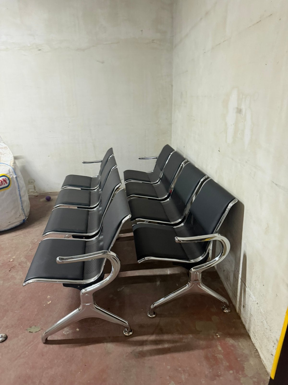 2 wachtkamer zetels / vliegveld stoelen, Ophalen, Zo goed als nieuw