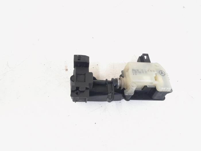 Moteur de verrouillage clapet réservoir d'un Mercedes ML-Kl, 3 mois de garantie, Utilisé, -, -