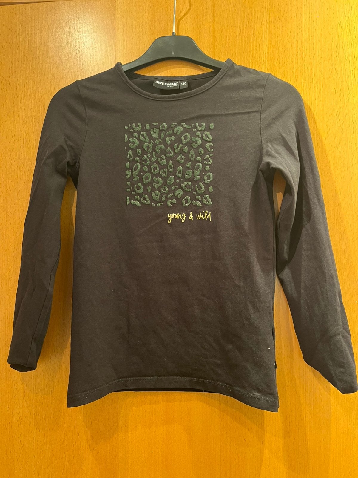 T shirt met lange mouwen  awesome maat 140, Kinderen en Baby's, Kinderkleding | Maat 140, Ophalen of Verzenden, Zo goed als nieuw