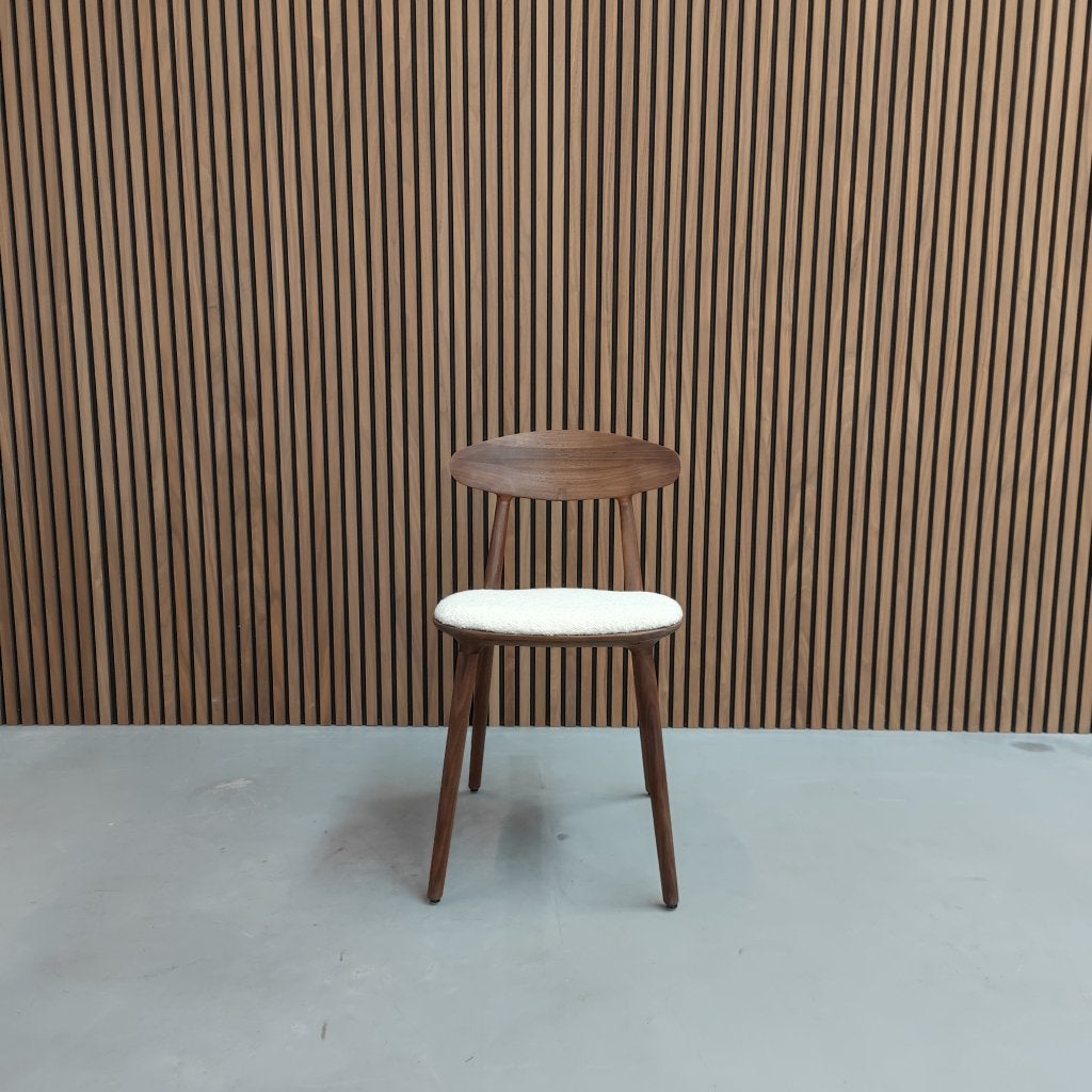 Artisan Wu Stoel – Karakorum Fabric European Walnut, Antiquités & Art, Enlèvement ou Envoi