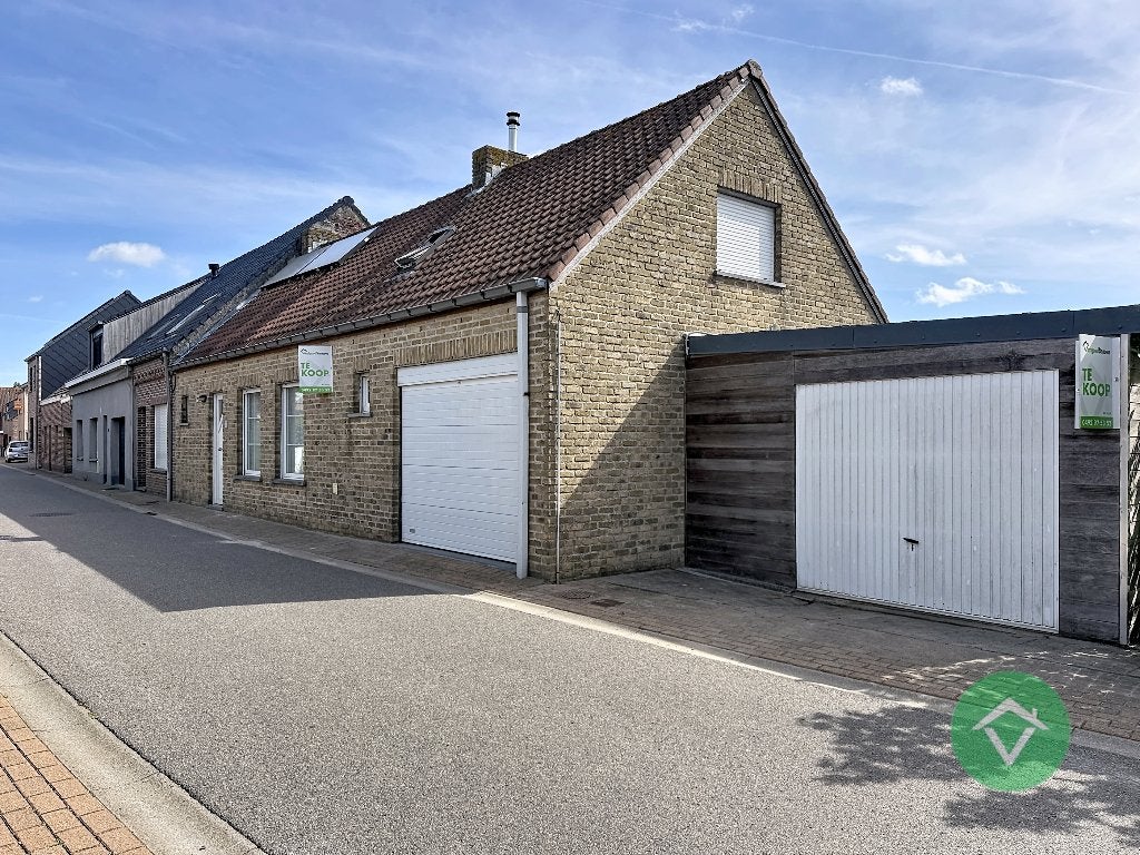 Woning met garage in centrum van Ichtegem, Immo, Maisons à vendre, Maison 2 façades, Province de Flandre-Occidentale, 138 m², 200 à 500 m²