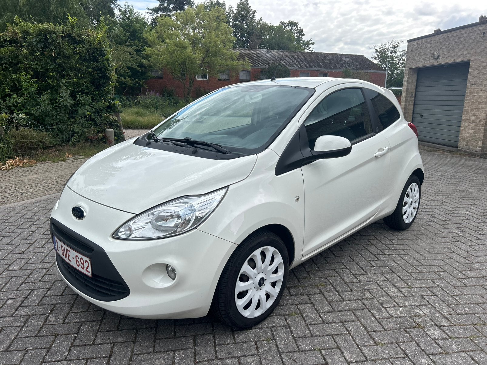 FORD KA (2012), Autos, Ford, Particulier, Ka, Essence, Euro 5, 3 portes, Boîte manuelle, Blanc, Noir, Tissu, Enlèvement