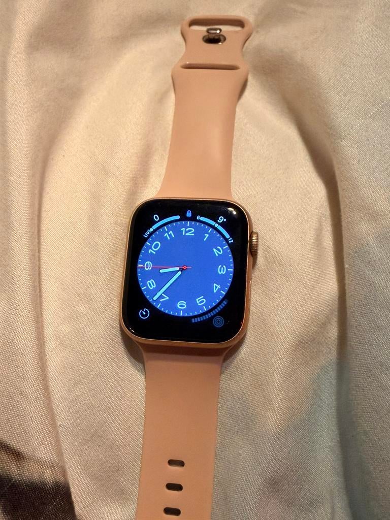 Apple watch serie 5 44mm, Enlèvement, Comme neuf, Rose, IOS