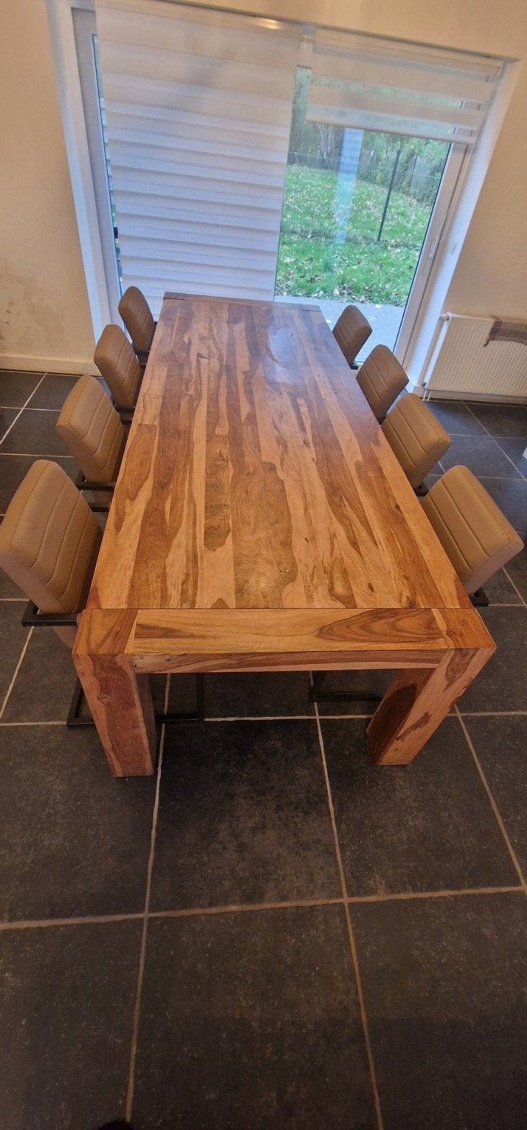 Belle table en bois d'acacia massif, commode et 8 chaises !, Enlèvement