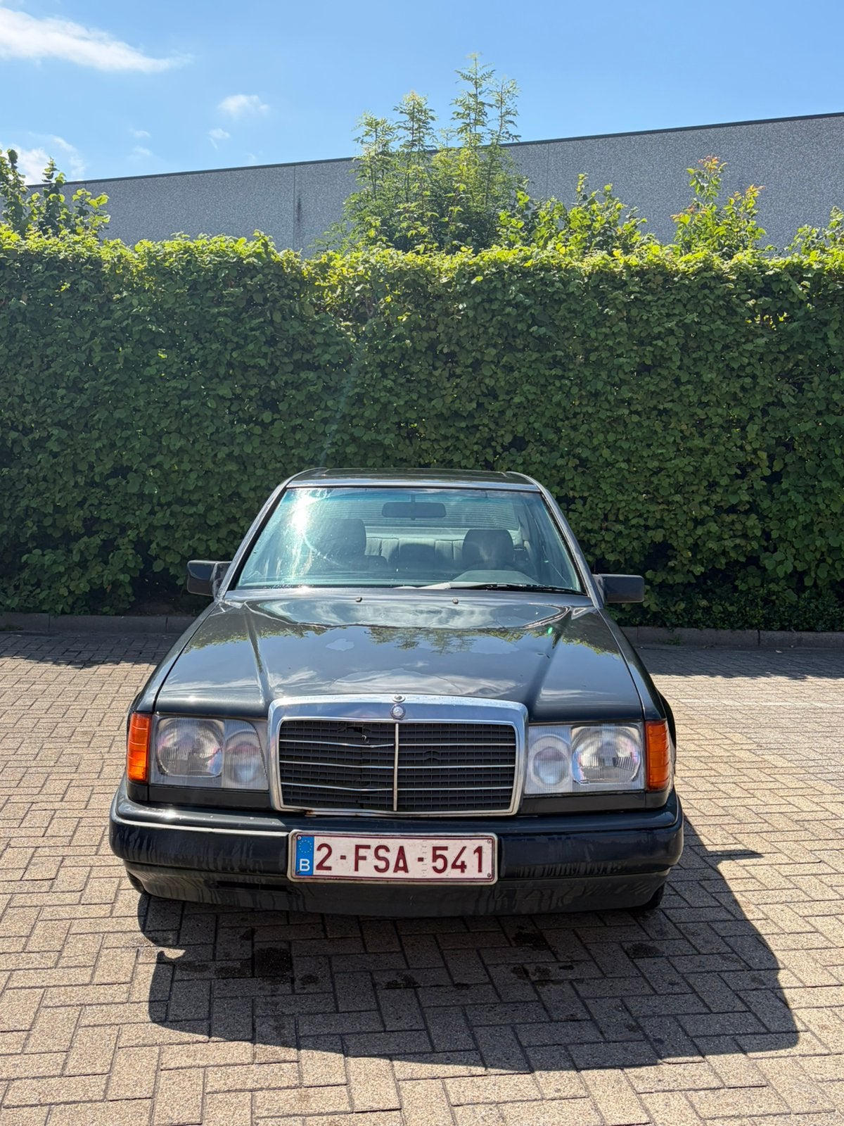 Oldtimer Mercedes E 250 w124 wordt gekeurd voor verkoop, Auto's, Mercedes-Benz, Bedrijf, Diesel, Te koop