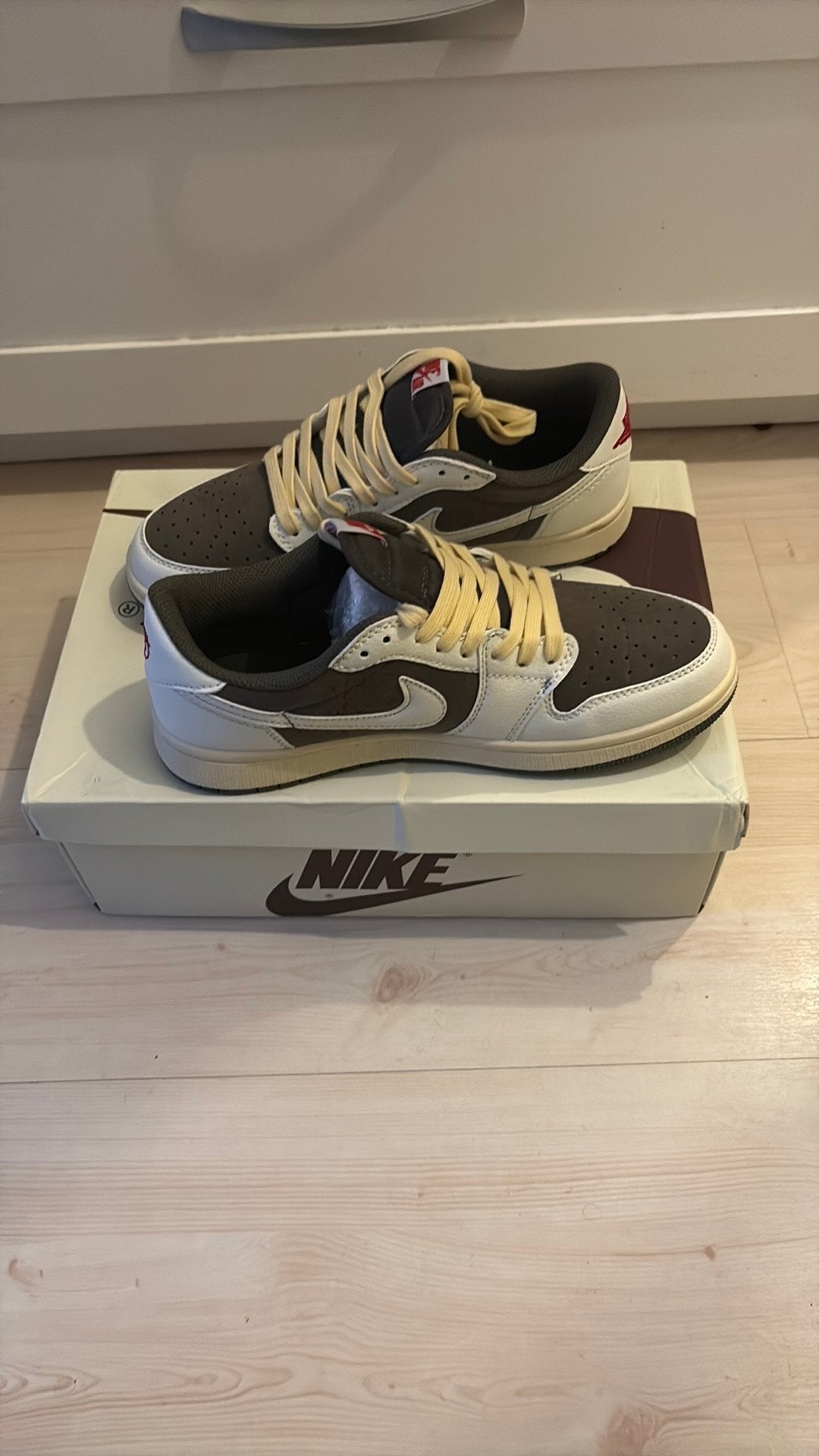 Travis scot schoenen, Kleding | Heren, Bruin, Nieuw, Ophalen of Verzenden, Sneakers