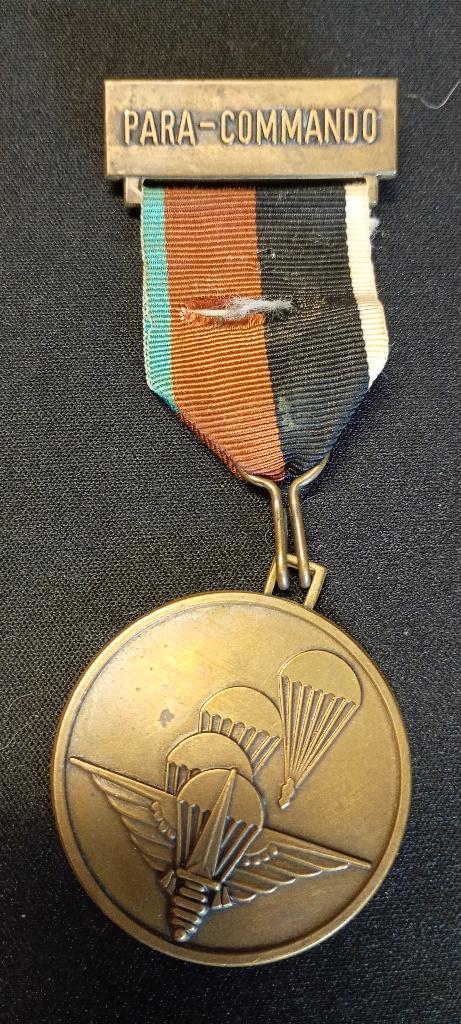 Ancienne médaille para commando, Verzamelen, Militaria | Algemeen, Overige soorten, Ophalen of Verzenden