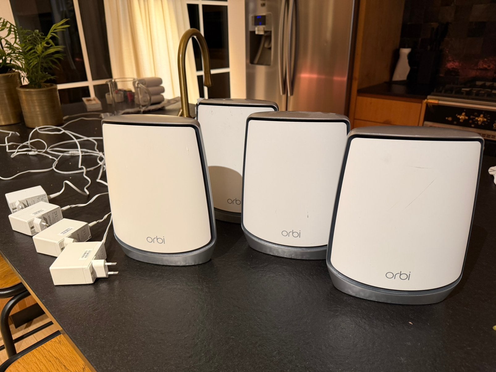 1 Orbi-router en 3 satellieten, Computers en Software, WiFi-versterkers, Ophalen of Verzenden, Zo goed als nieuw
