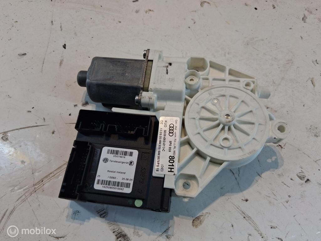 Raammotor LV 3 deurs Audi A3 8P 2.0 FSI ('03-'12) 8P0959801H, Auto-onderdelen, Audi, Gebruikt, Audi, Ophalen of Verzenden