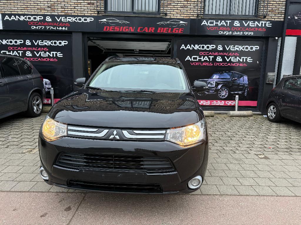 Outlander 2.2D 4x4 Boite Automatique 7Places Cuir Navi, Auto's, Automaat, Euro 5, Outlander, Zwart