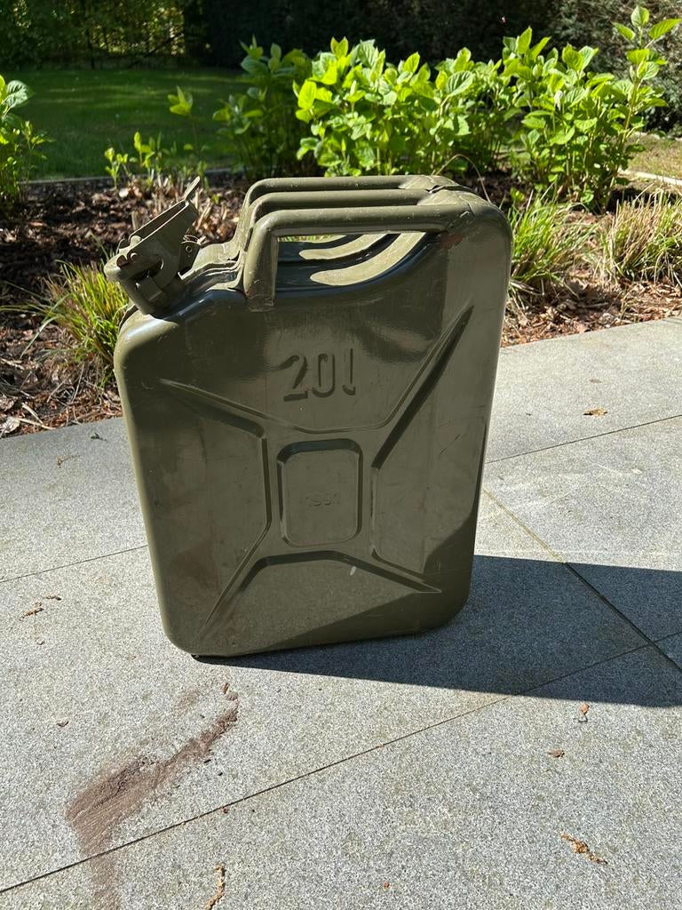 Jerrycan 20 liter, Ophalen