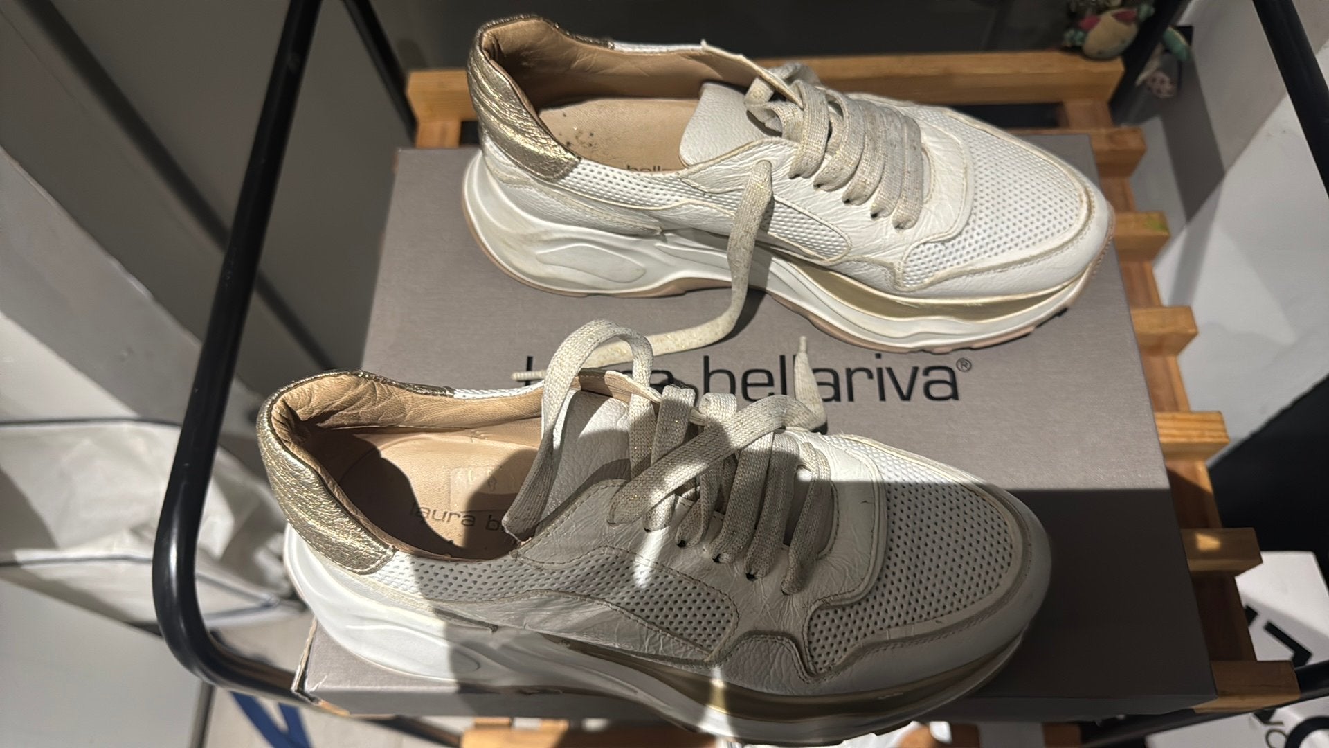Laura Bellariva blanc dore p.39 cuir, Enlèvement ou Envoi, Sneakers et Baskets, Comme neuf, Blanc