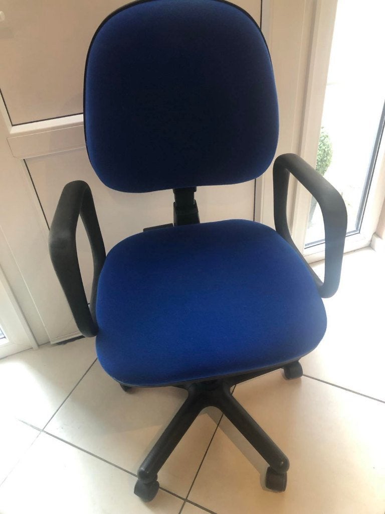 Chaise de bureau noire ou bleue - 20 €, Maison & Meubles, Enlèvement, Utilisé, Bleu, Chaise boule