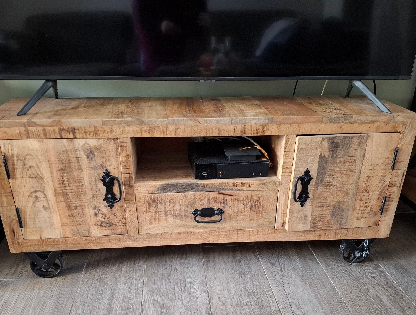 tv kast mango hout 120 cm, Enlèvement, Métal