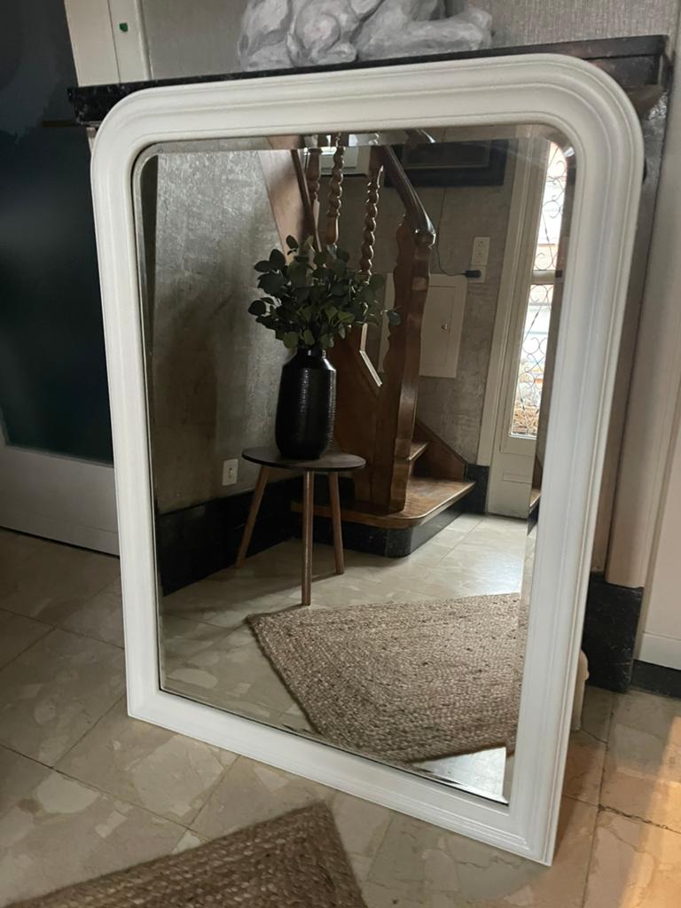 Mooie spiegel in witte houten kader, Ophalen, Zo goed als nieuw