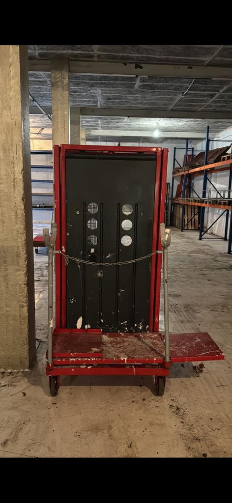 Personen/goederen lift, Ophalen, Zo goed als nieuw