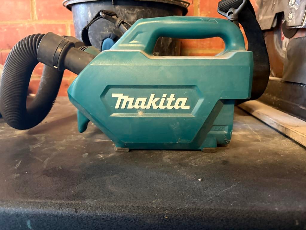 Makita handstofzuiger, Elektronische apparatuur, Stofzuigers, Ophalen, Zo goed als nieuw, Stofzuiger