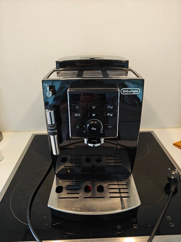 Delonghi ecam 23.120.B volautomatisch, Espresso apparaat, Refurbished, Afneembaar waterreservoir, Koffiebonen