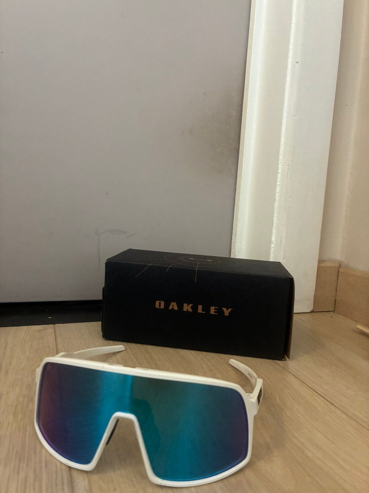 Oakley Sutro, Enlèvement ou Envoi