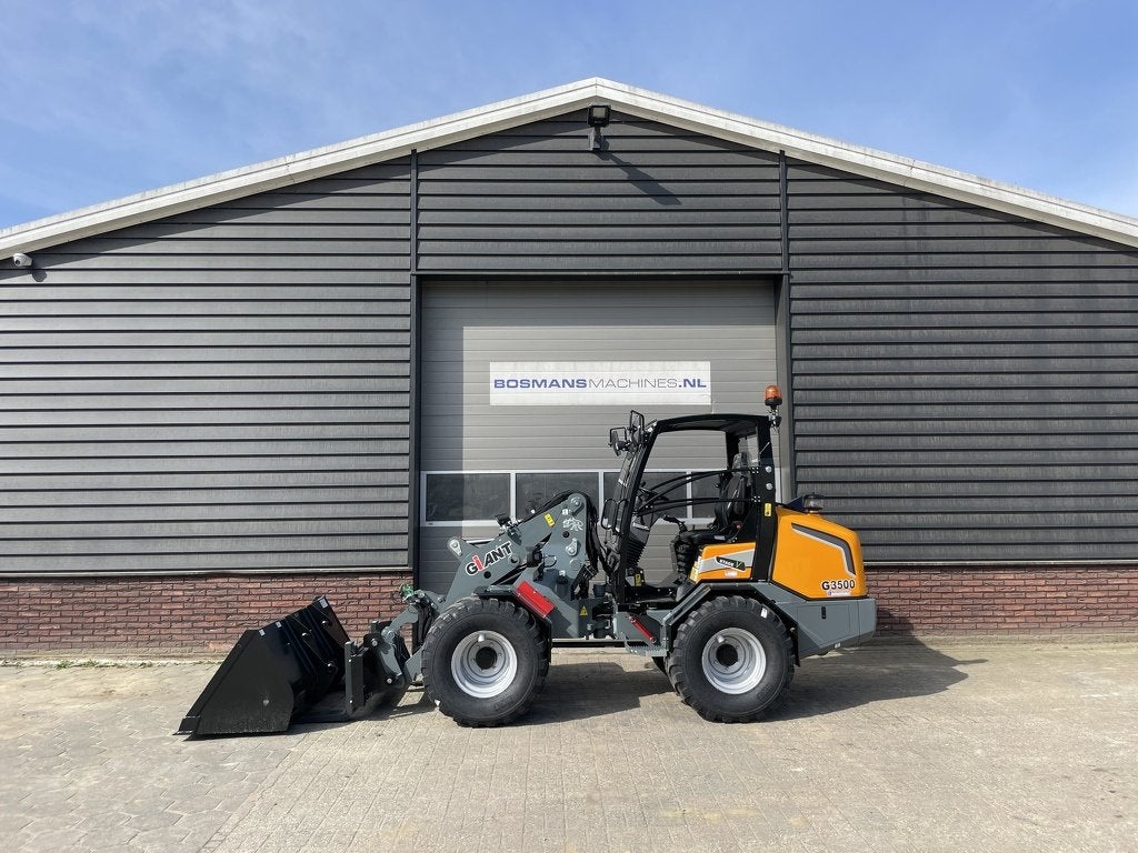 Giant G3500 shovel 2025 r €795 LEASE, Articles professionnels, Machines & Construction | Grues & Excavatrices, Tobroco, Info@tobroco.nl