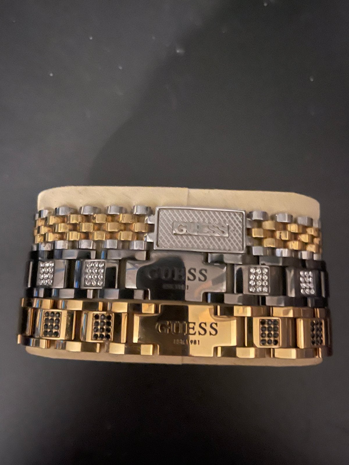 Guess armbanden man en vrouw, Handtassen en Accessoires, Ophalen, Zo goed als nieuw