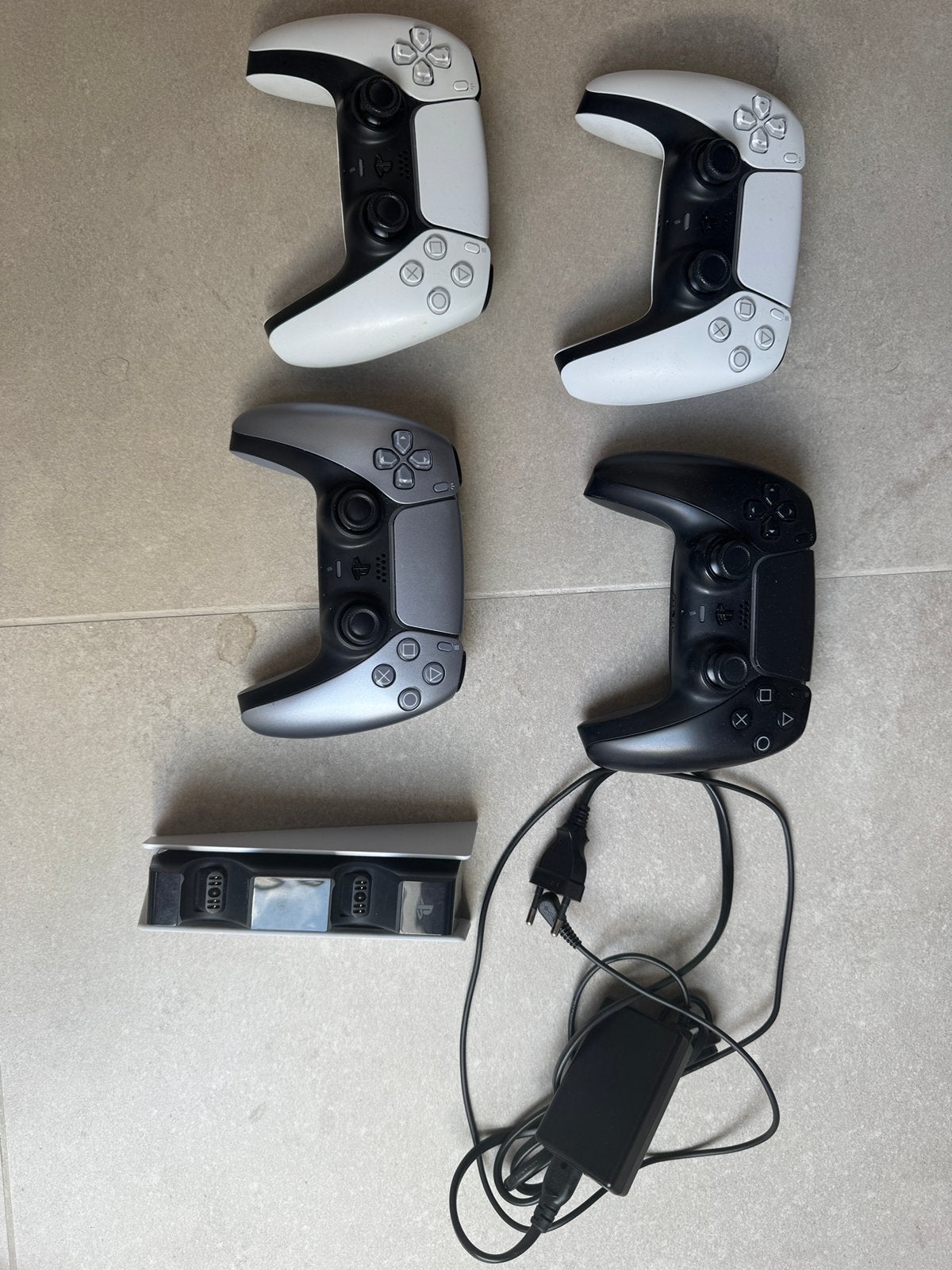 Dualsense PS5 + charging dock PS5, Games en Spelcomputers, Spelcomputers | Sony PlayStation 5, Verzenden, Gebruikt, Playstation 5