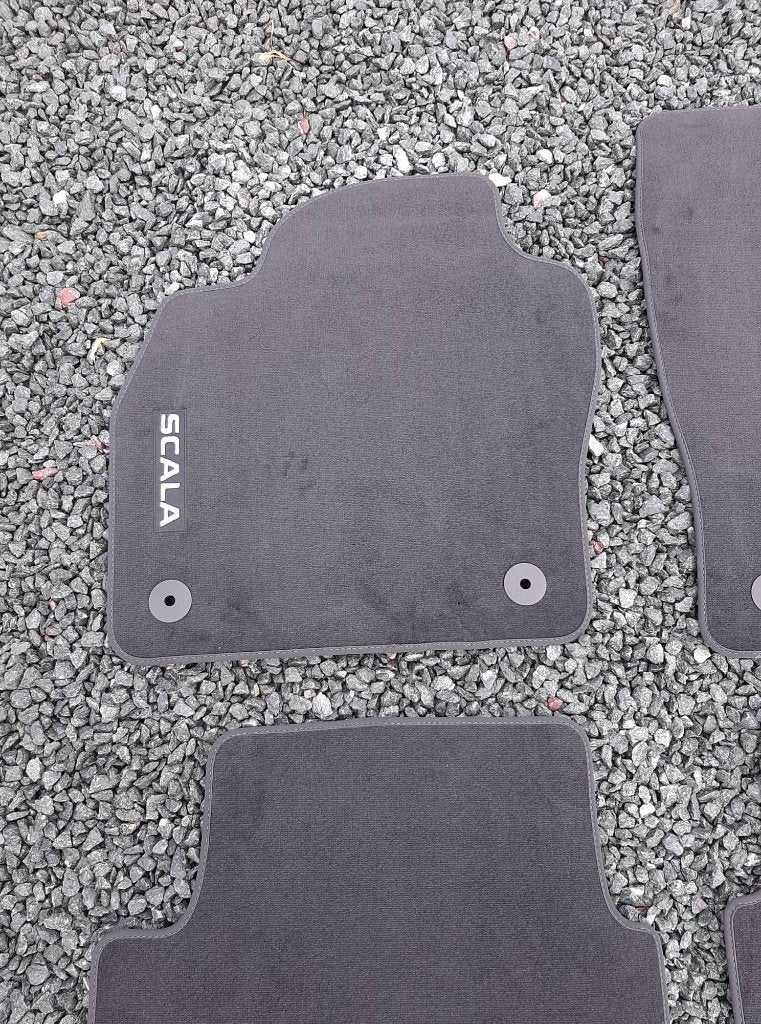 Tapis de sol Skoda Scala en velours, Ophalen