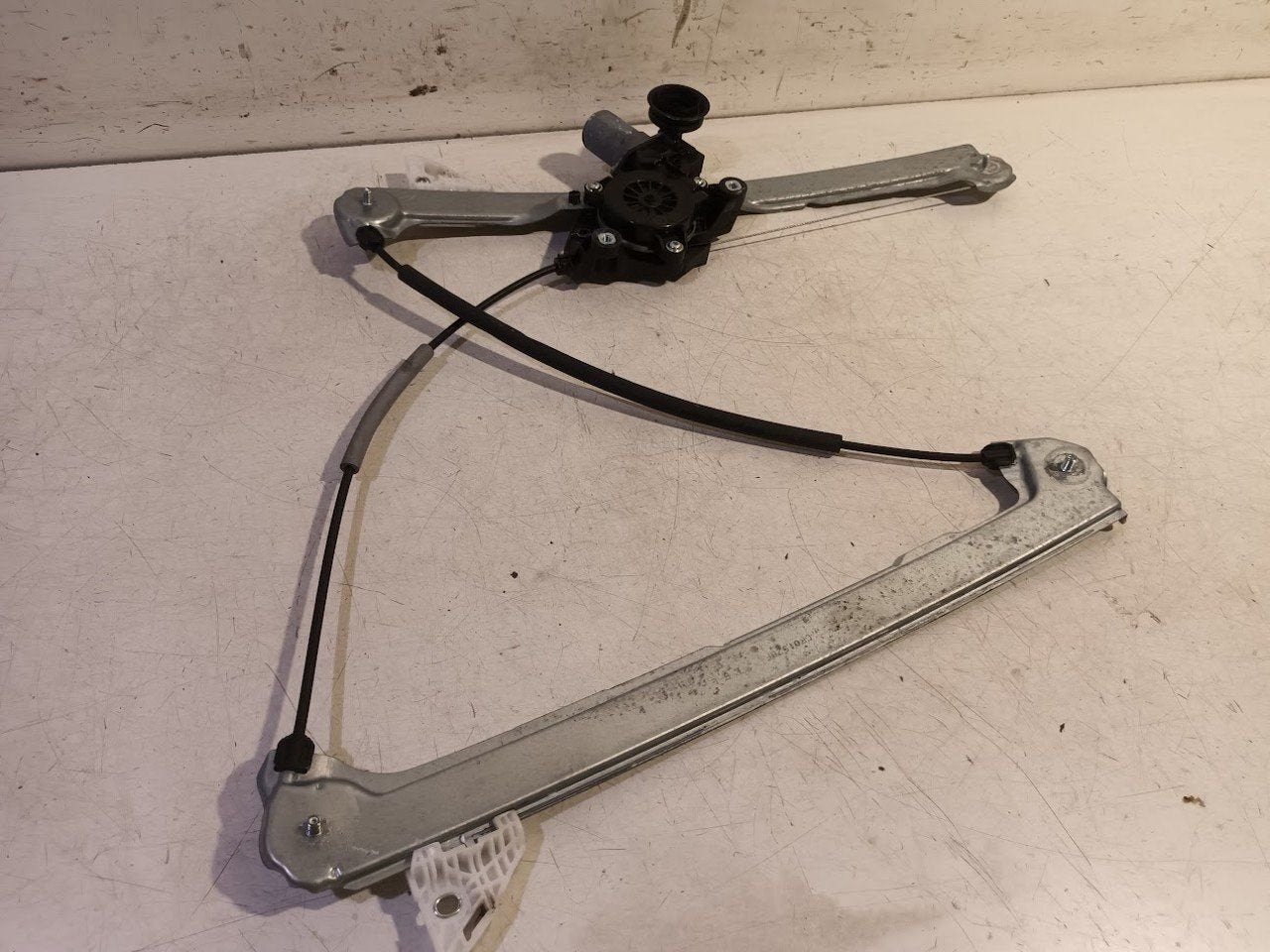 Raammechaniek elektrisch links voor Mazda 3, Onderdelen@venauto.nl, Van der Ven Autorecycling B.V., Gebruikt, Ettenseweg 76, 4706 PB Roosendaal, The Netherlands