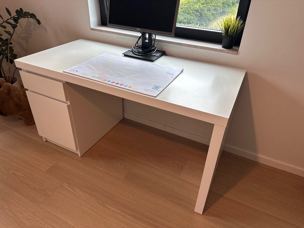 Ikea bureau, Huis en Inrichting, Bureaus, Ophalen, Met lades, Zo goed als nieuw, IKEA