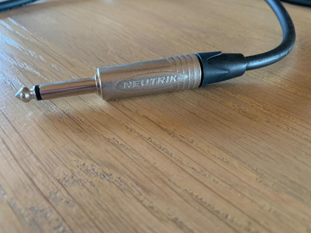 Neutrik gitaarkabel en gitaarstandaard, Muziek en Instrumenten, Kabels en Stekkers, Ophalen of Verzenden, Zo goed als nieuw, Apparatuur