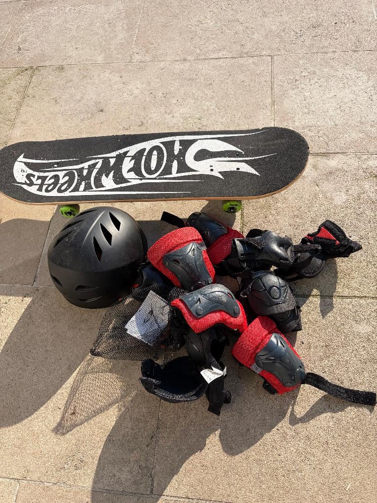 skateboard met helm en valbescherming, Sport en Fitness, Ophalen, Zo goed als nieuw, Skateboard