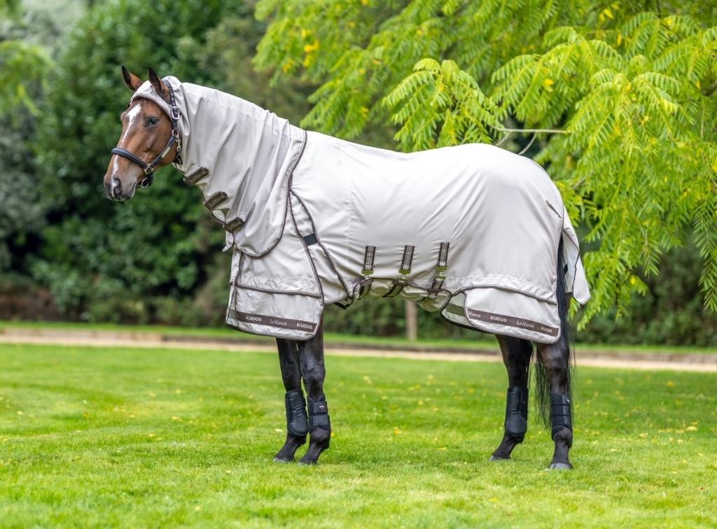 LeMieux Kudos Sweet Itch Eczeemdeken 195 tm 215 SALE -32%!, Animaux & Accessoires, Chevaux & Poneys | Couvertures & Couvre-reins