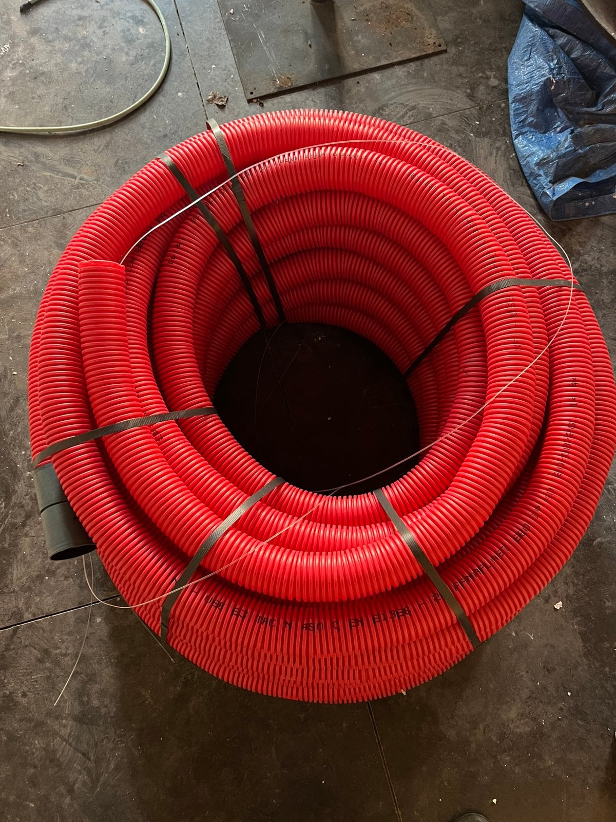Rode flex buis diameter 63mm, Ophalen, 6 meter of meer, Overige typen, Zo goed als nieuw