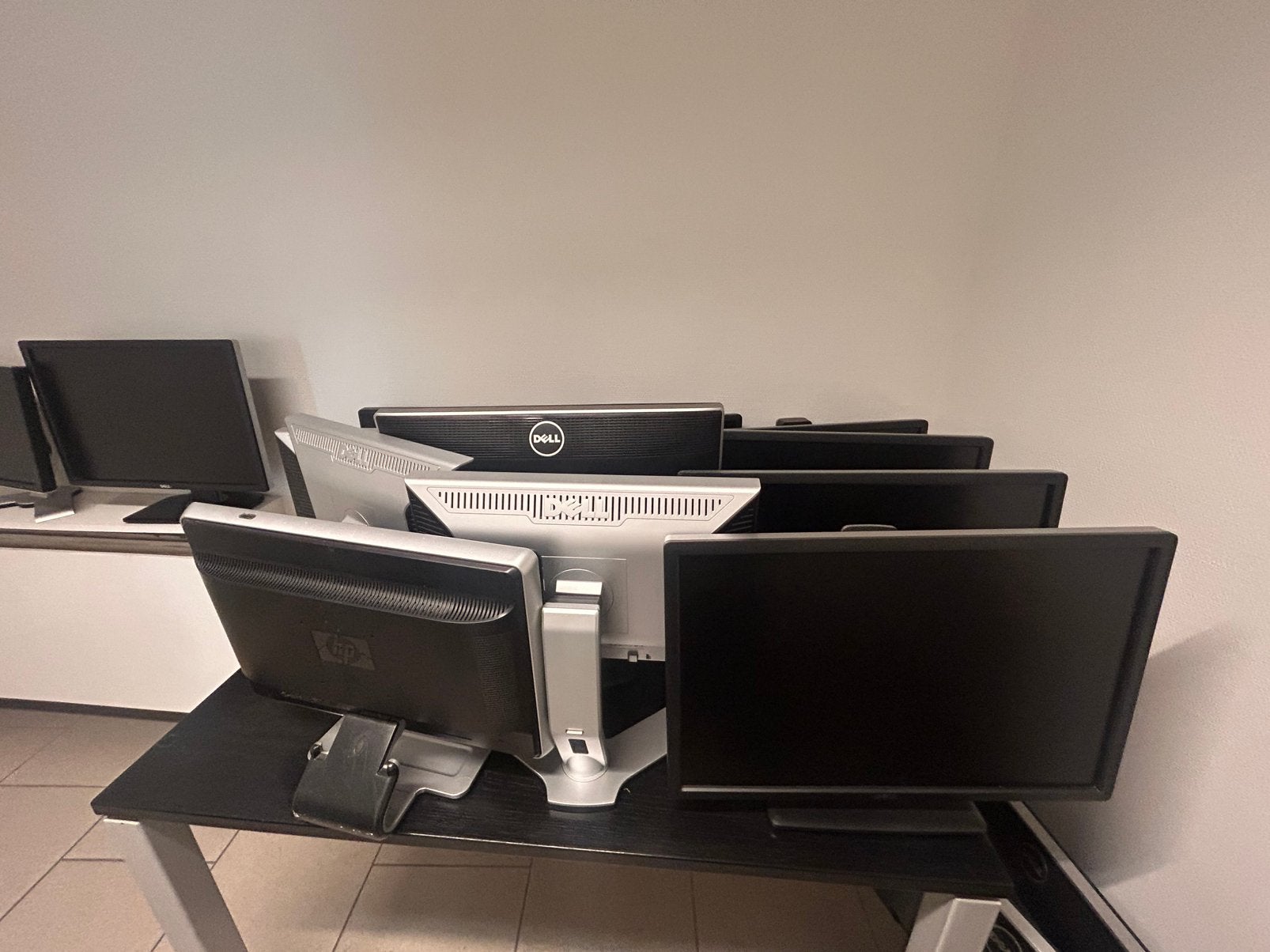 Pc schermen merk Dell, Computers en Software, Ophalen