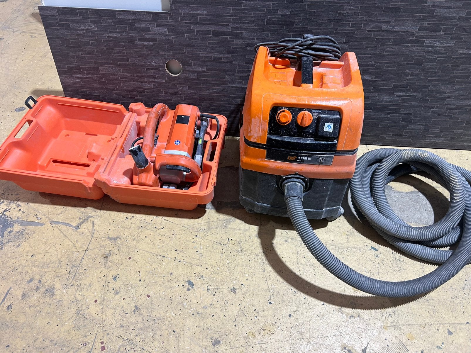 Kit rainureuse + aspirateur Spit dans un bon etat, Bricolage & Construction, Enlèvement, Utilisé