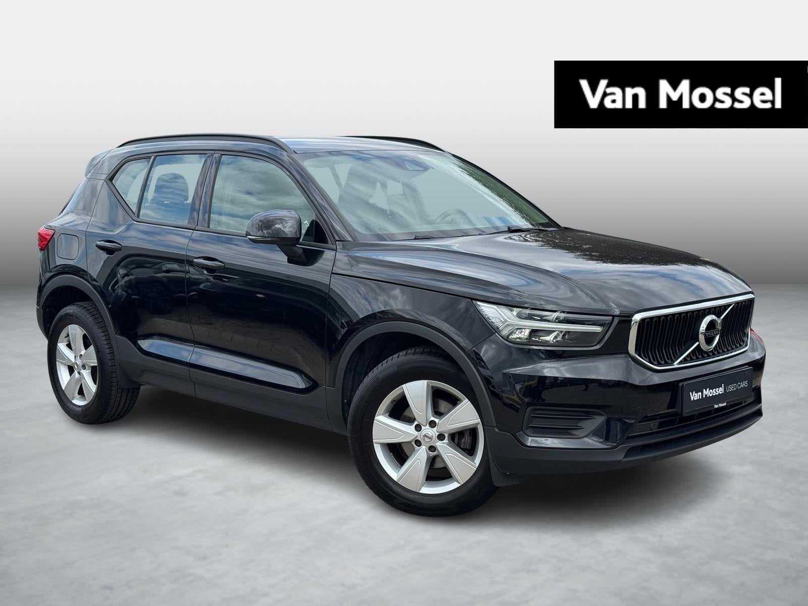 Volvo XC40 T2 Momentum Core, Voorwielaandrijving, Gebruikt, Zwart, SUV of Terreinwagen