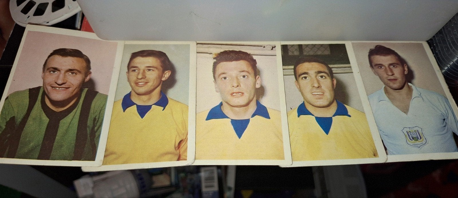 5 oude voetbal kaartjes, Ophalen of Verzenden