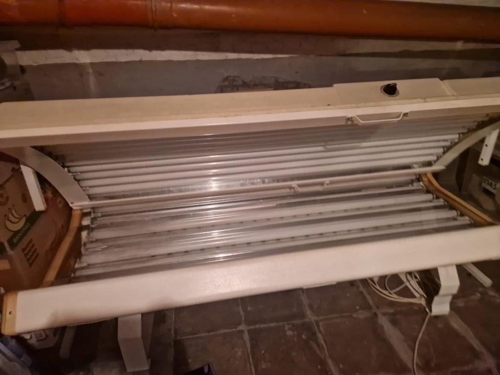 Zonnebank, Elektronische apparatuur, Zonnebanken en Gezichtsbruiners, Ophalen, Gebruikt, Zonnebank dubbelzijdig, 15 lampen of meer