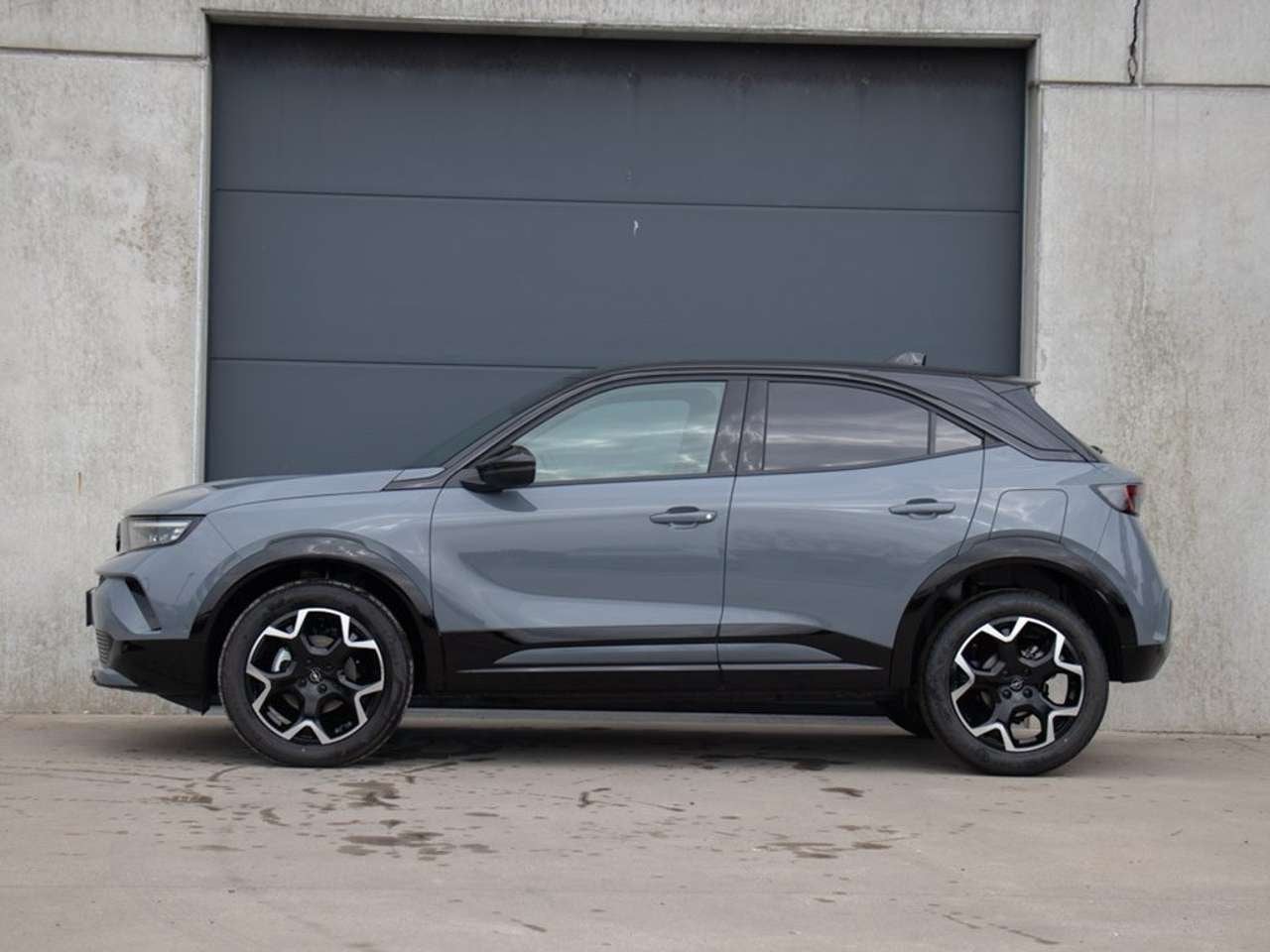 Opel Mokka ULTIMATE 1.2 MT6 136PK CAMERA|NAVI|KEYLESS|NIEUW, Auto's, Opel, Zwart, Bedrijf, 3 cilinders, Zilver of Grijs