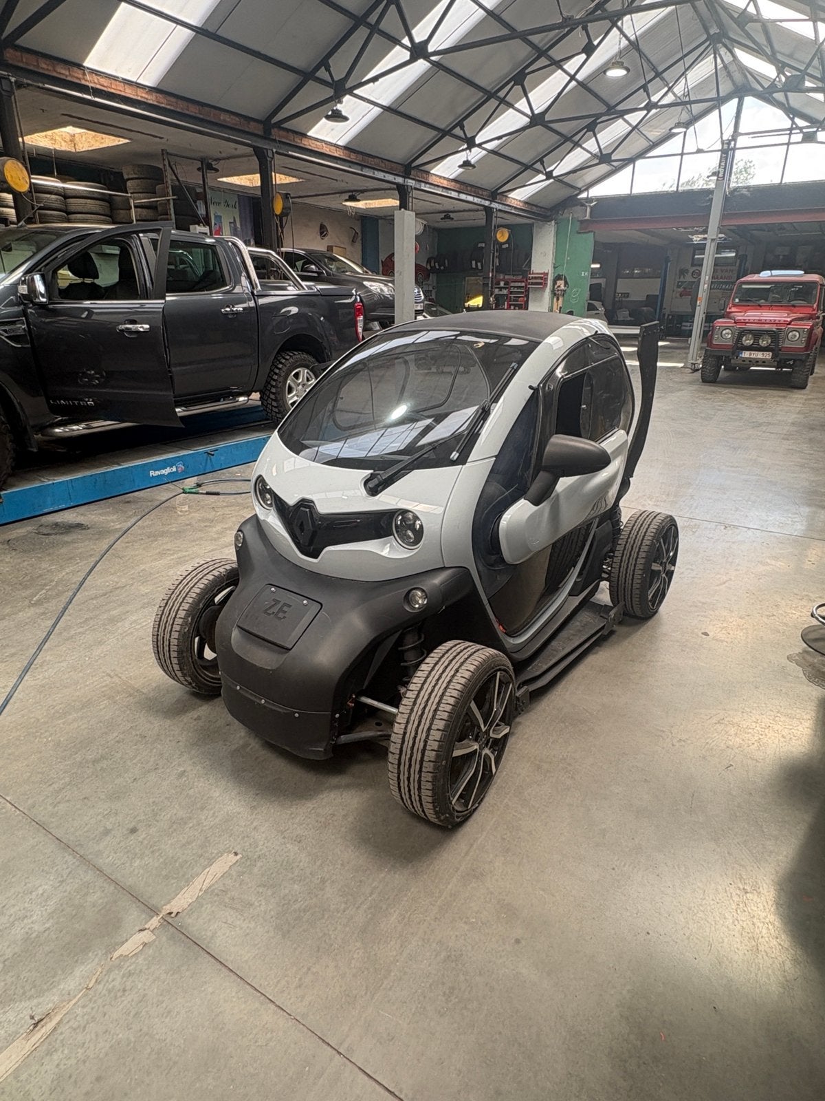 RENAULT TWIZY, Entreprise, Achat